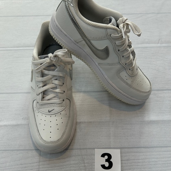 Nike Air Force 1 SE Low White Martian Sneakers size 3 - Picture 1 of 6
